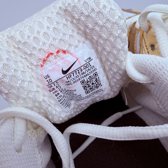 Nike Vomero 5 Gold Metallic White Sneakers Women’s Size 10 HF7723-001 - Picture 8 of 9